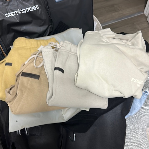 3 shorts and 1 sweater - Picture 1 of 1